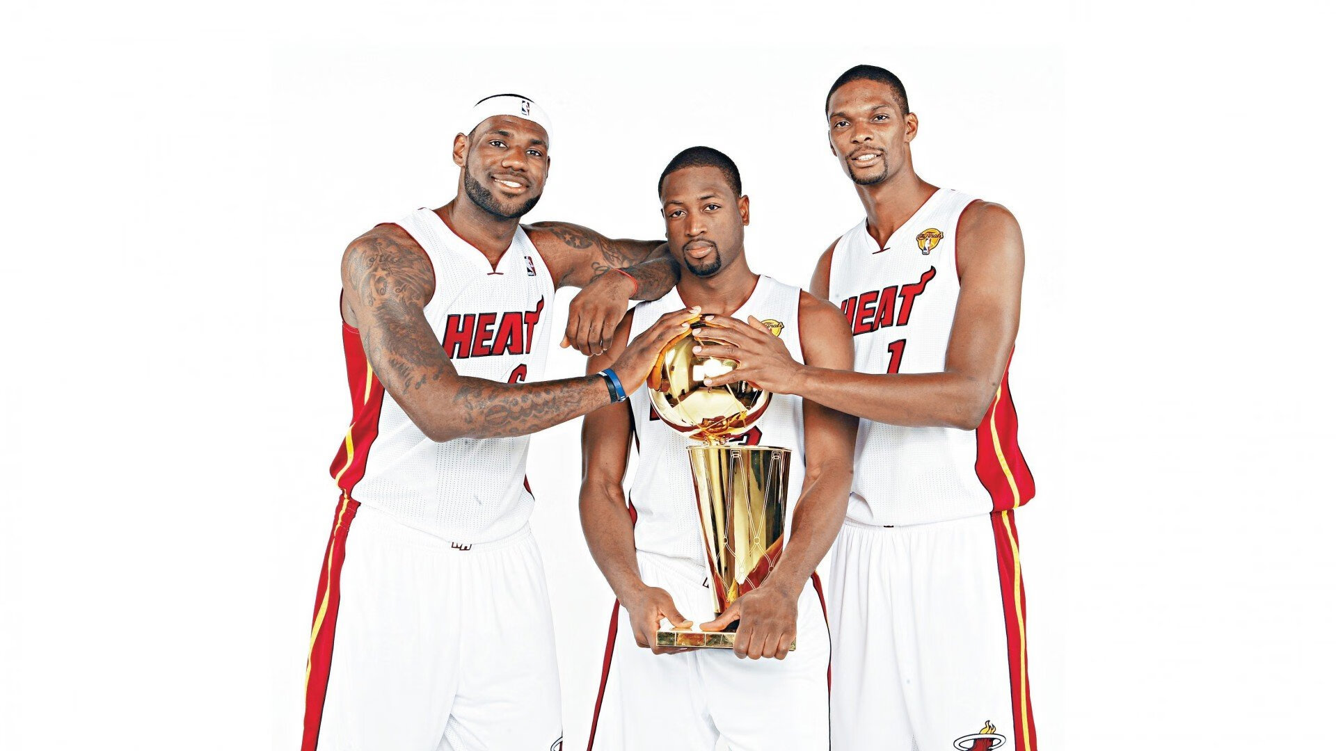 AYX SPORTS-《英雄联盟跨洲对抗，豪强争锋谁与争锋？》