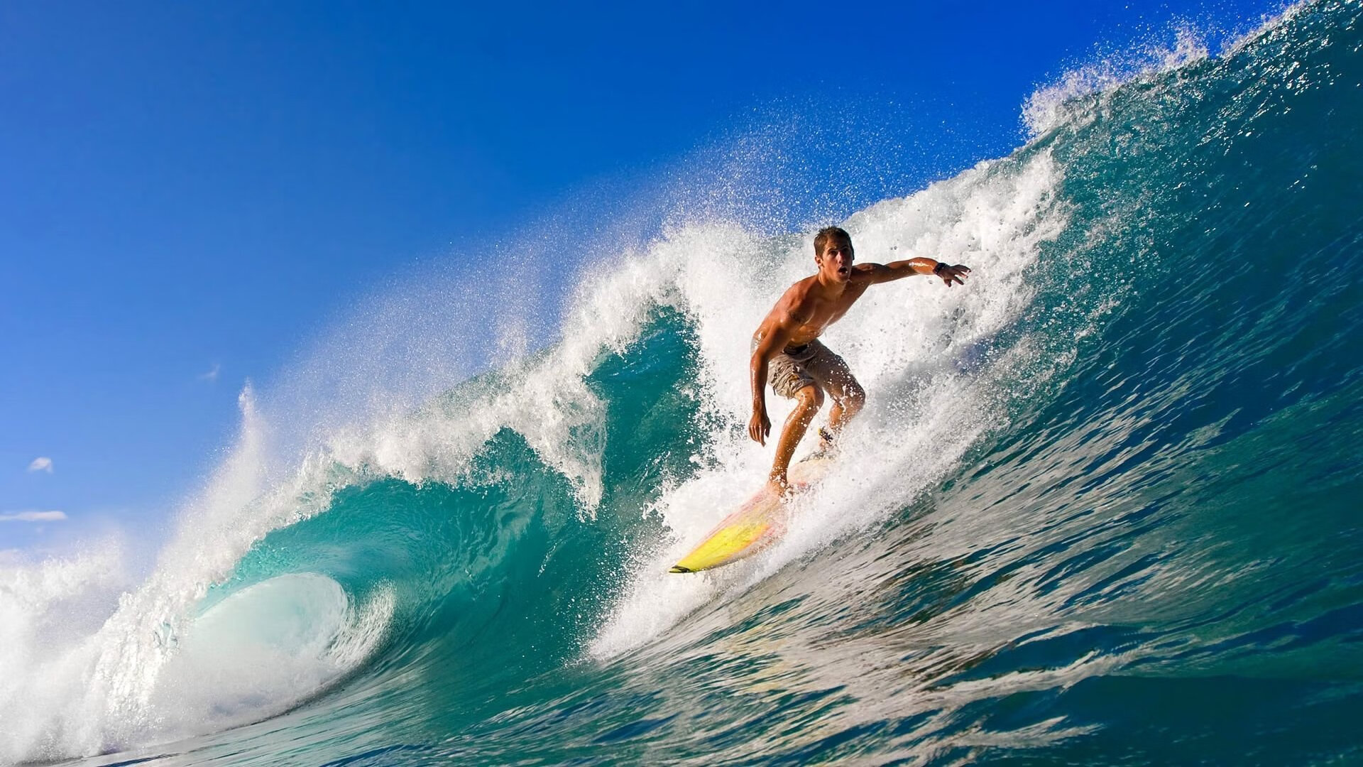 爱游戏 电竞-传统民俗运动——高跷比赛热火朝天，民间高跷会