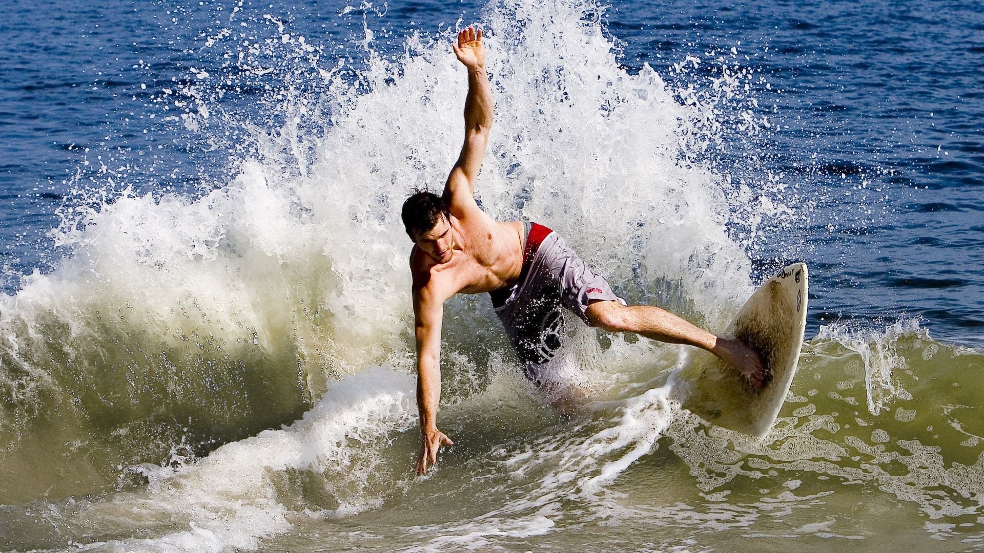 爱游戏体育APP下载-新兴电竞运动项目不断涌现，丰富行业内容，新华网 电竞行业