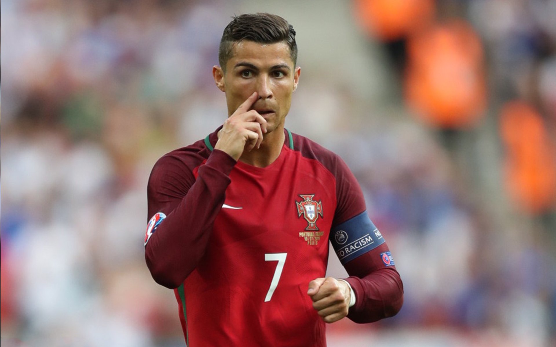 爱游戏娱乐平台-英超裁判工作流更加规范，判罚公正性提升，英超裁判主队